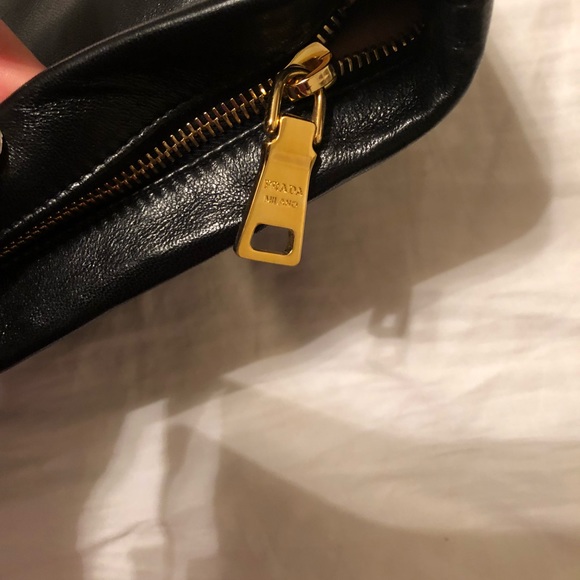 Authentic Prada clutch with lips appliqué - Picture 5 of 7